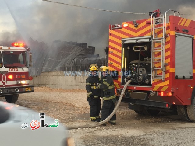  فيديو- كفرقاسم : ندلاع حريق كبير في احد المُعرشات التجارية في سهل البلدة وقوات كبيرة من الاطفائية في محاولات السيطرة على الحريق 